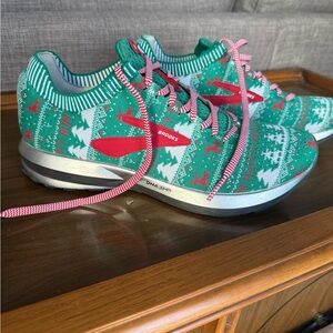 Brooks Ugly Sweater Levitate 2 Sneakers (Men’s size 9.5)